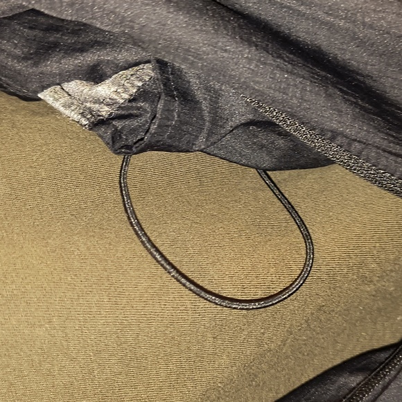 Nike Featherlight Windbreaker (L) Black Hooded Full Zip Front - Picture 13 of 14